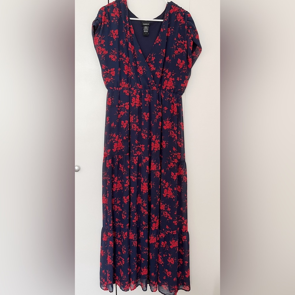 Torrid navy blue & red flower chiffon cap sleeve tiered maxi dress SZ 14/16 1x